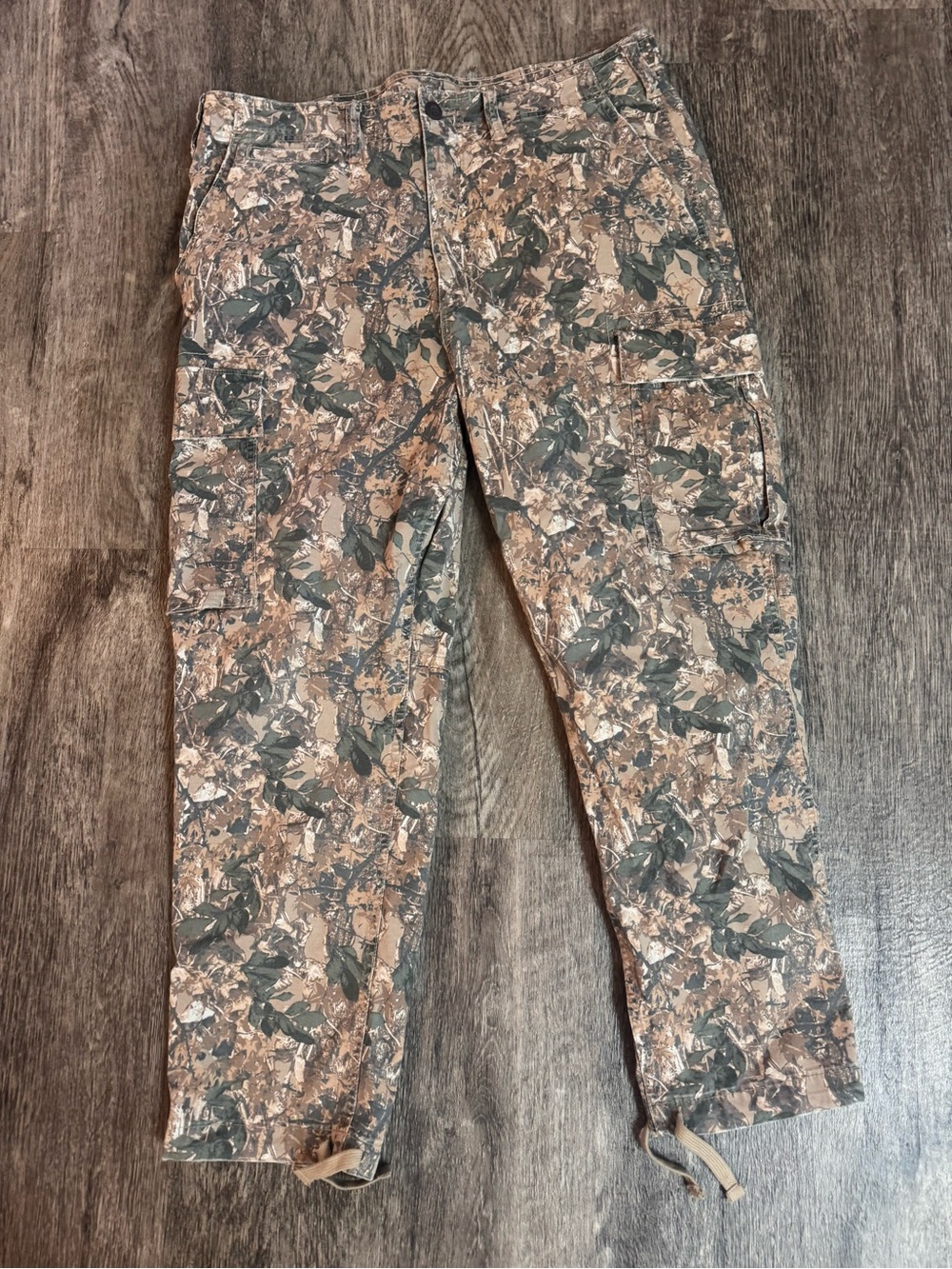 American Eagle Outfitters Men's Camo Cargo Pants - Brown & Green